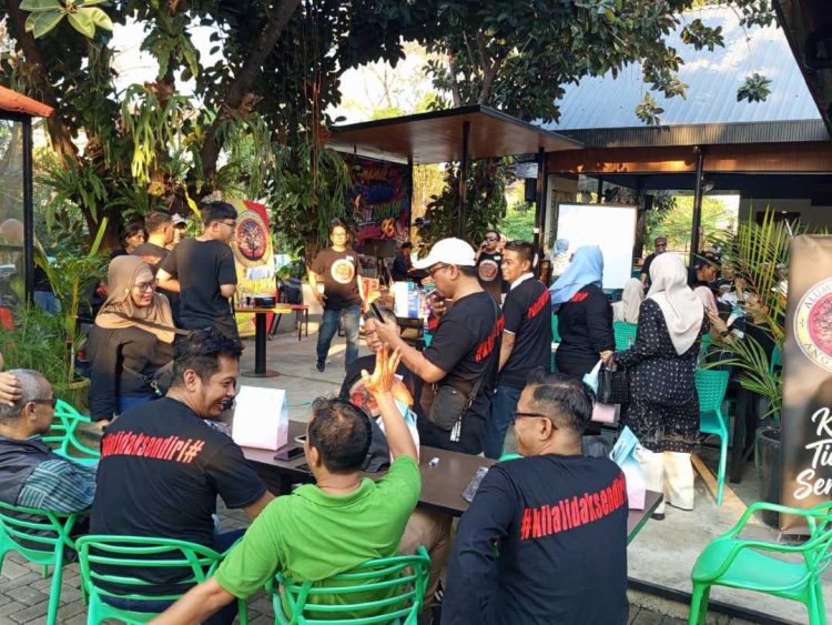 Alumni SMPN 141 Jakarta Angkatan 1993 Gelar Reuni 33 Tahun di Kedai Aceh Lampoh Kemang