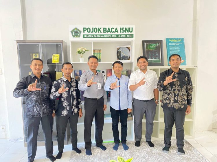 ISNU Aceh Terima 10 Pojok Baca dari BSI Maslahat untuk Sekolah Terdampak Bencana