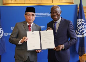 Menaker Serahkan Instrumen Asli Ratifikasi Konvensi ILO 188 ke Dirjen ILO