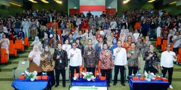 Wamenaker Ungkap Tiga Bekal Wajib Mahasiswa agar Siap Bersaing di Dunia Kerja