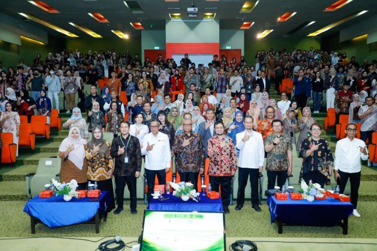 Wamenaker Ungkap Tiga Bekal Wajib Mahasiswa agar Siap Bersaing di Dunia Kerja