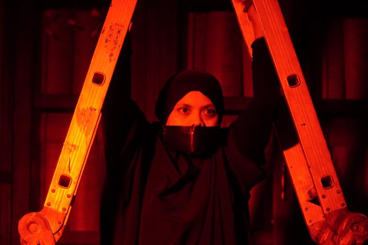Tubuh yang Menyintas, Jiwa yang Membaca Kebebasan: Monolog “Kurông” Meretas Batas Penjara Moralitas