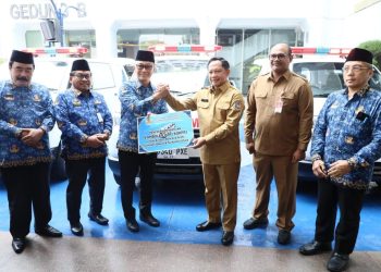Satgas PRR Salurkan 5 Ambulans Bantuan Korpri untuk perkuat layanan kesehatan pascabencana