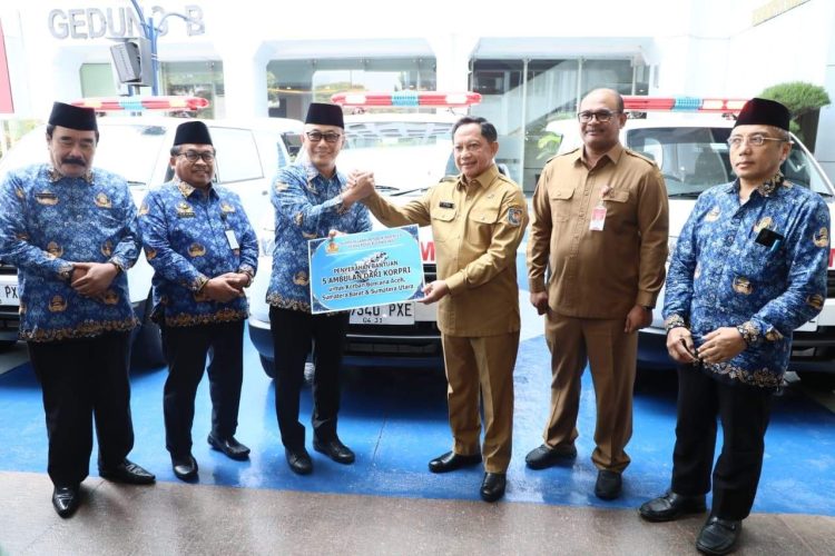 Satgas PRR Salurkan 5 Ambulans Bantuan Korpri untuk perkuat layanan kesehatan pascabencana