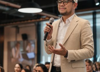 Membaca Ulang “Kota Petrodollar” dari Perspektif Dekolonial
