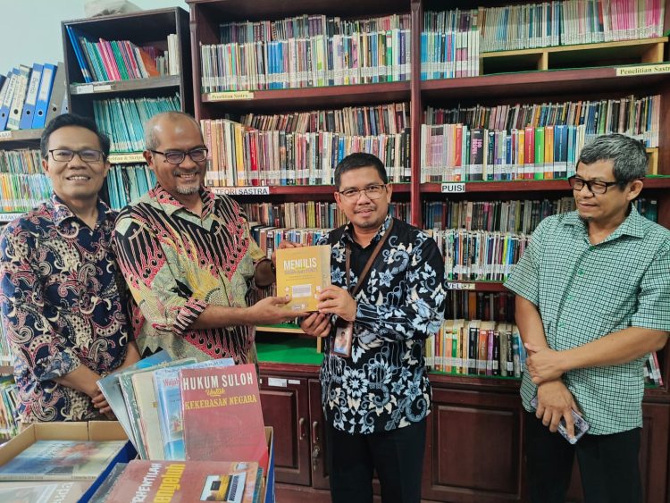 Balai Bahasa Aceh Hadirkan Pojok Buku Profesor Sulaiman Tripa, Wujud Pelestarian Karya dan Penguatan Literasi