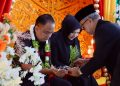 Kapolda Aceh Baru Irjen Pol Ruddi Setiawan Tiba di Aceh, Disambut Adat Peusijuek