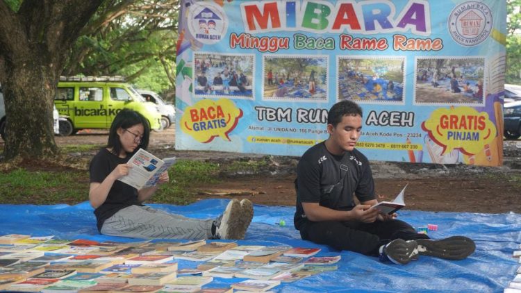 mibara ruman aceh di lapangan blang padang
