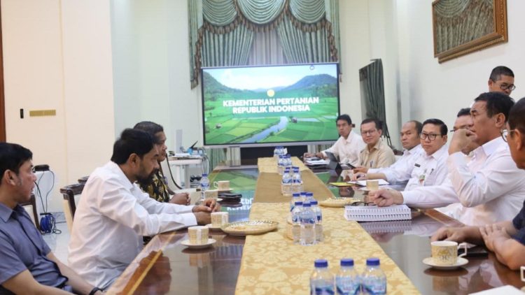 Mualem Minta Dukungan Mentan Pulihkan Lahan Pertanian Aceh yang Rusak Akibat Bencana