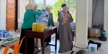Belimbing Wuluh Disulap Jadi Sabun Cuci Piring, USK Berdayakan IRT Gampong Barabung