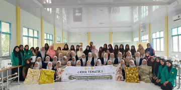Dosen USK Latih 46 Siswa SMKN 3 Banda Aceh Produksi Ecoprint dari Daun dan Bunga