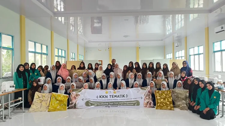 Dosen USK Latih 46 Siswa SMKN 3 Banda Aceh Produksi Ecoprint dari Daun dan Bunga