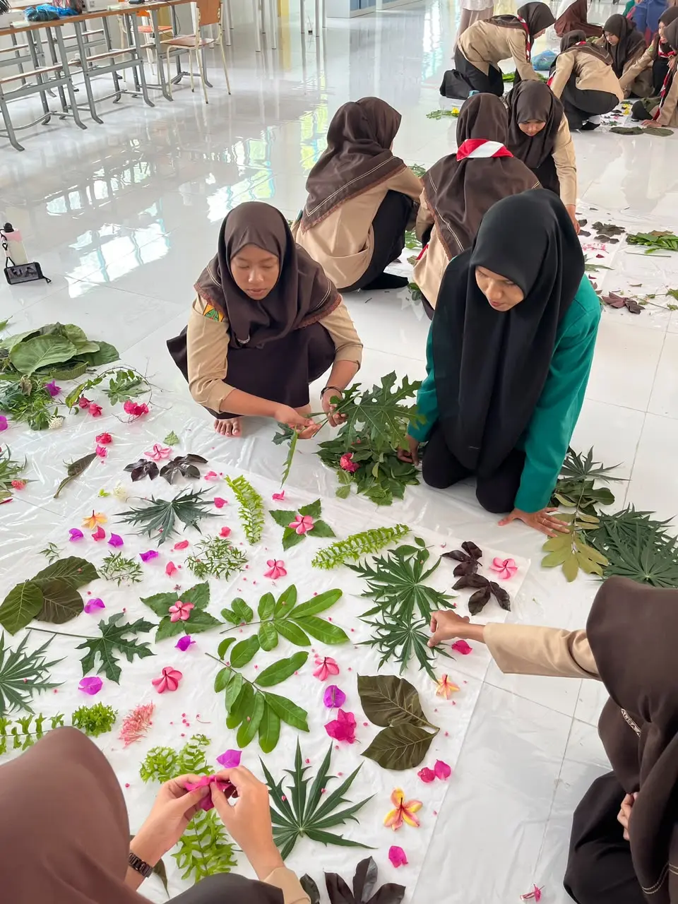 Dosen USK Latih 46 Siswa SMKN 3 Banda Aceh Produksi Ecoprint