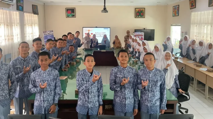 FH USK Edukasi Hukum Pornografi bagi Siswa
