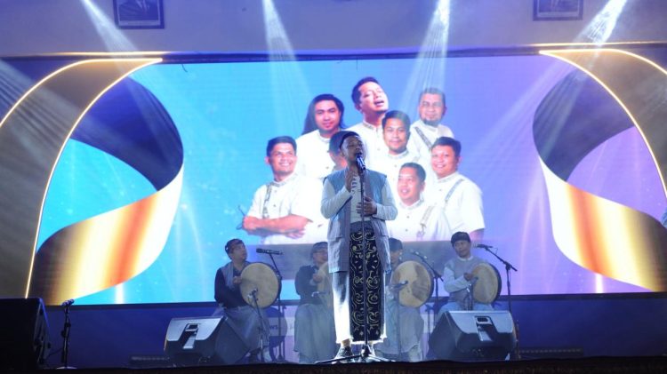 Tangke Wakili Aceh di Lake Toba Traditional Music Festival