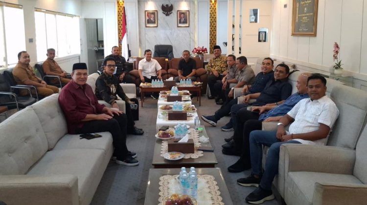 Wagub Aceh Dek Fadh dan Ketua DPRA Bahas Perubahan UUPA