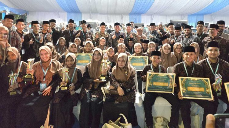 Aceh Raih Peringkat Keempat MTQ Nasional 2026, Dek Fadh Beri Bonus Rp200 Juta untuk Kafilah