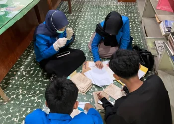 50 Mahasiswa BSA UIN Ar-Raniry Praktik Filologi, Telaah Manuskrip Kuno di Museum Ali Hasjmy