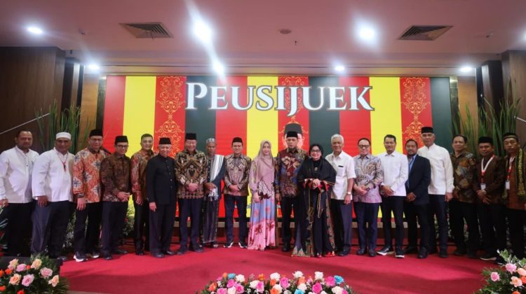 Dek Fadh Hadiri Peusijuek 3 Putra Aceh yang Mengemban Amanah di Tingkat Nasional