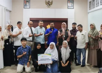 Ismail Rasyid Jadi Orang Tua Asuh, Bantu Mahasiswa Kurang Mampu di USK Lanjut Kuliah