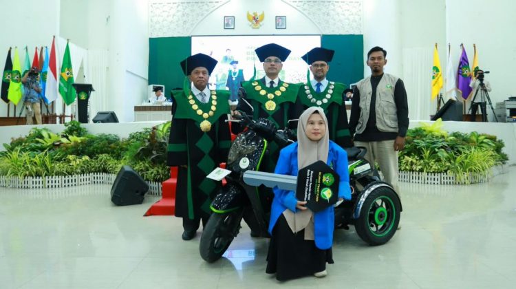 Kisah Hikma, Mahasiswa Disabilitas UIN Ar-Raniry yang Kini Lebih Mudah Berangkat Kuliah