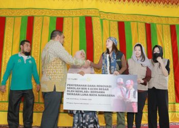 Luna Maya Bantu Renovasi 4 Ruang Kelas MIN 4 Aceh Besar