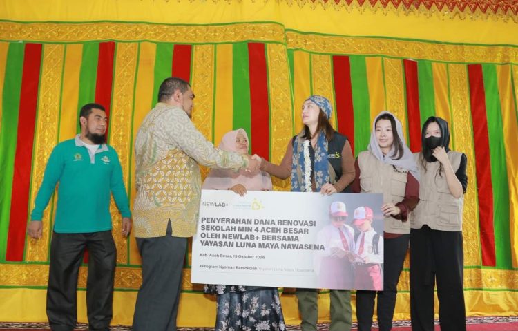 Luna Maya Bantu Renovasi 4 Ruang Kelas MIN 4 Aceh Besar