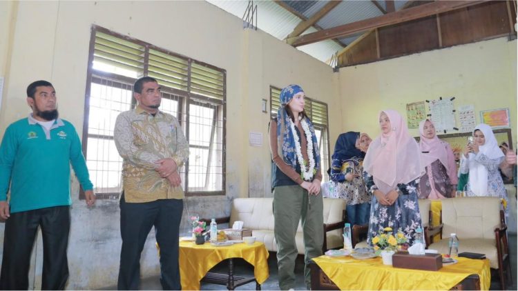 Luna Maya Kunjungi MIN 4 Aceh Besar, Beri Pesan untuk Siswa dan Guru