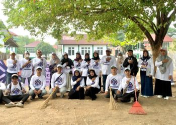 Mahasiswa SKI UIN Ar-Raniry dan BPK Aceh Rawat Cagar Budaya di Makam Syiah Kuala