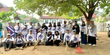 Mahasiswa SKI UIN Ar-Raniry dan BPK Aceh Rawat Cagar Budaya di Makam Syiah Kuala