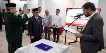 Mualem Lantik Taufik Jadi Pj Sekda Aceh