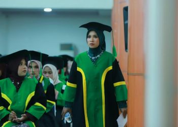 Pesan Ibu Menguatkan Fadillah hingga Lulus Kuliah dan Ingin Mengabdi di Kampung Halaman