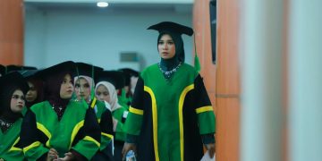 Pesan Ibu Menguatkan Fadillah hingga Lulus Kuliah dan Ingin Mengabdi di Kampung Halaman