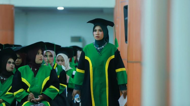 Pesan Ibu Menguatkan Fadillah hingga Lulus Kuliah dan Ingin Mengabdi di Kampung Halaman