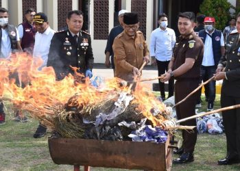 Polres Bireuen Musnahkan 10,5 Kg Sabu-Sabu dan 19,3 Kg Ganja, Selamatkan 50 Ribu Orang