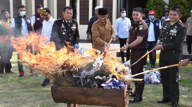 Polres Bireuen Musnahkan 10,5 Kg Sabu-Sabu dan 19,3 Kg Ganja, Selamatkan 50 Ribu Orang