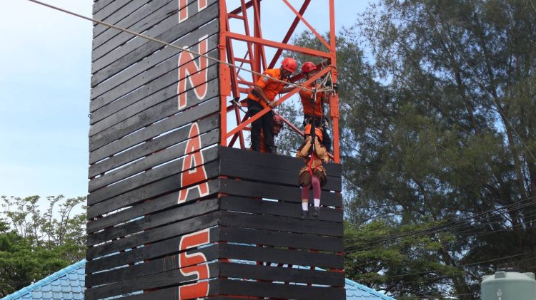 Siswa SD IT Qur’ani Belajar Tim SAR Basarnas